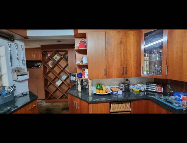 5 BEDROOM HOUSE FOR SALE IN ZWARTKOP